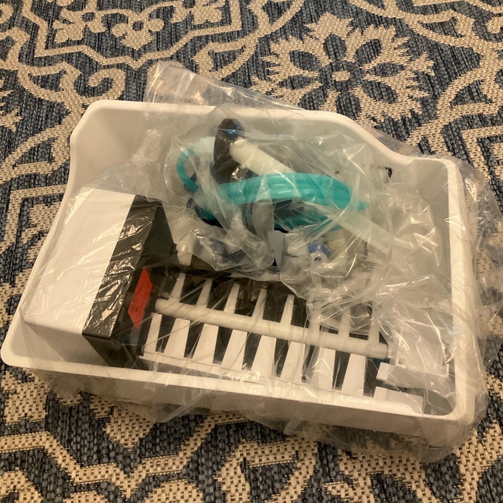 Frigidaire IM116000 Ice Maker Assembly Kit for Refrigerators, White - Picture 3 of 3